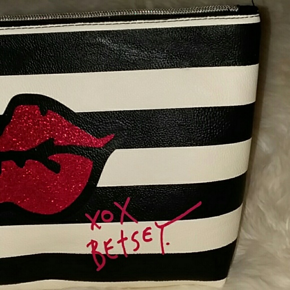 NWT Limited Betsey Johnson Charging Crossbody Wris - Picture 3 of 8